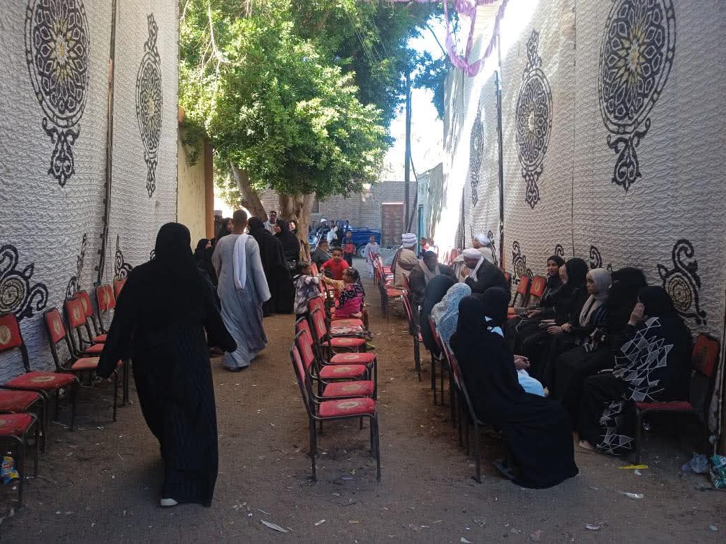 انتظام التصويت في مدرسة المنصورية الابتدائية بأسوان