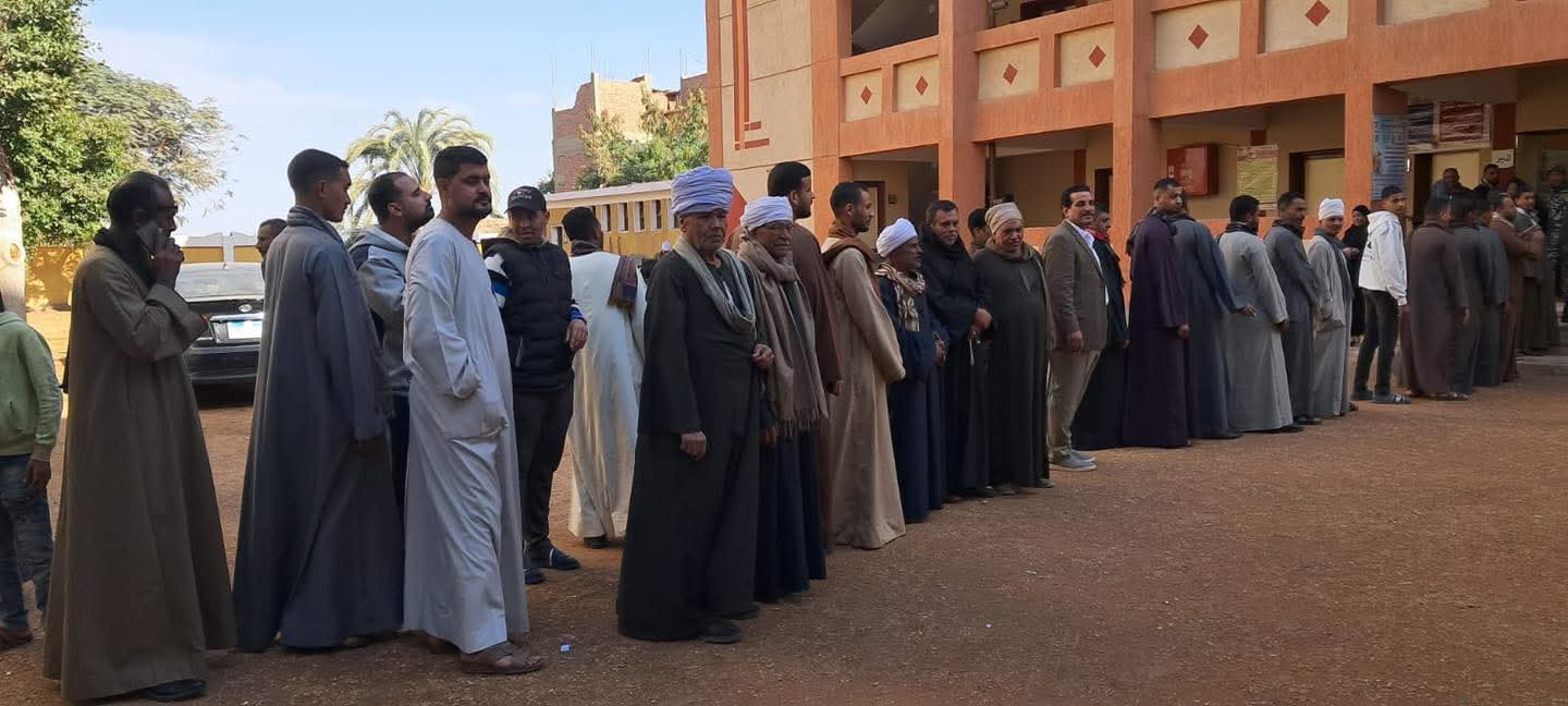 إقبال الناخبين بمدرسة الشهيد مازن بارخيل في سوهاج