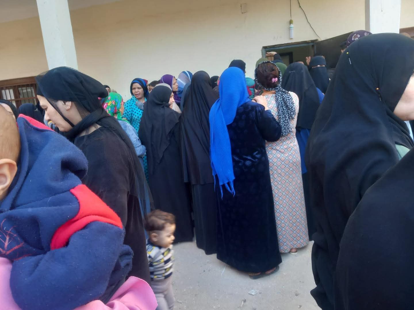 إقبال ملحوظ للمرأة على اللجان الانتخابية بالمنيا للتصويت في انتخابات النواب 2025